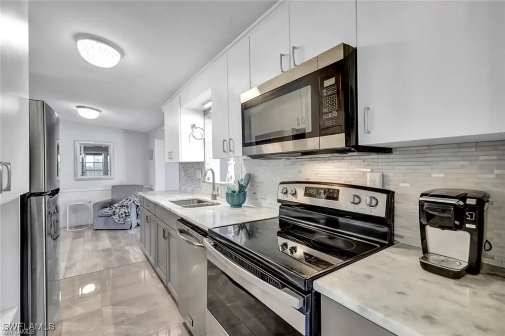 2047 Harbor Lane Naples FL 34104