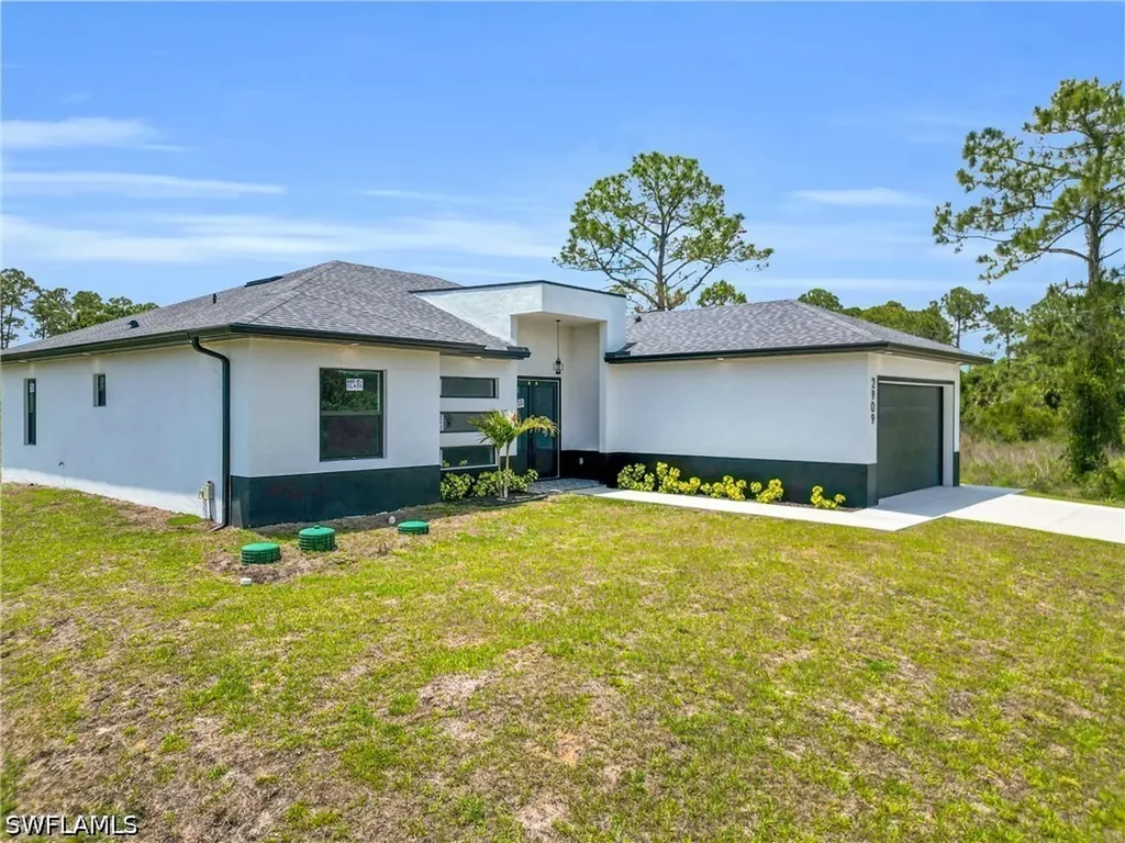 2909 Dora Avenue N Lehigh Acres FL 33971