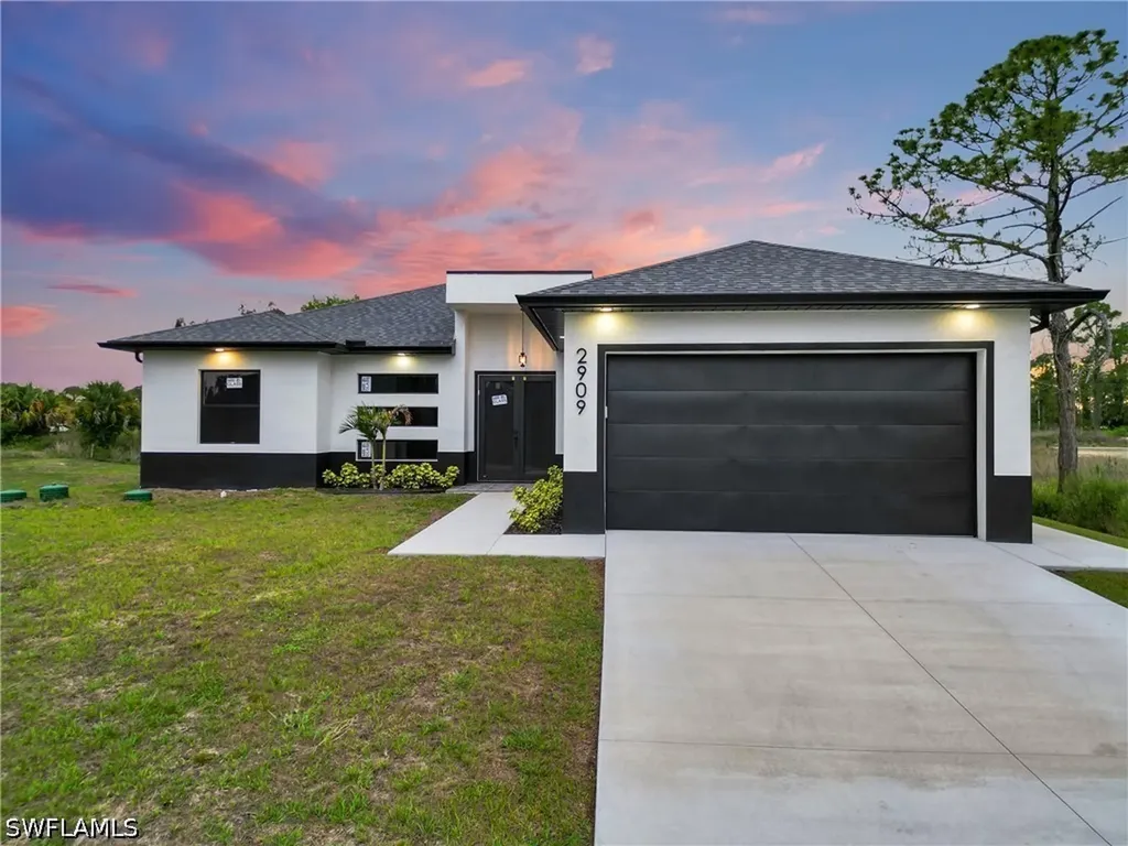 2909 Dora Avenue N Lehigh Acres FL 33971