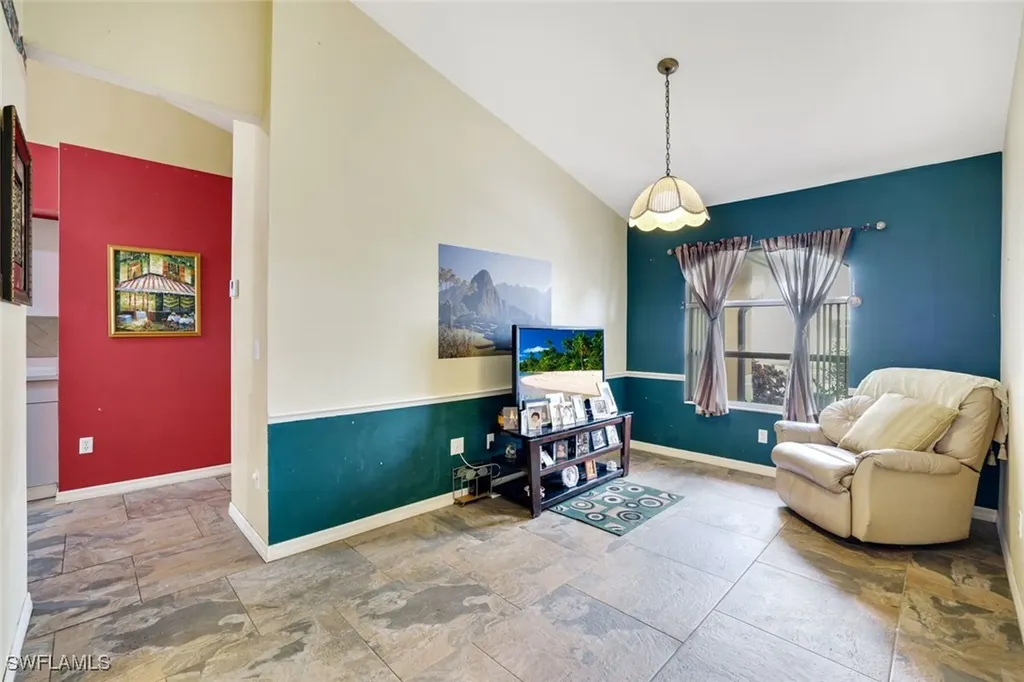 1920 Piccadilly Circus Naples FL 34112