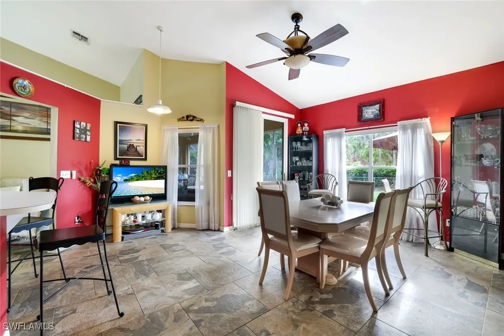 1920 Piccadilly Circus Naples FL 34112