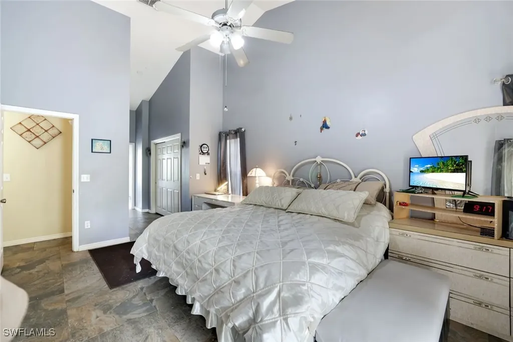 1920 Piccadilly Circus Naples FL 34112