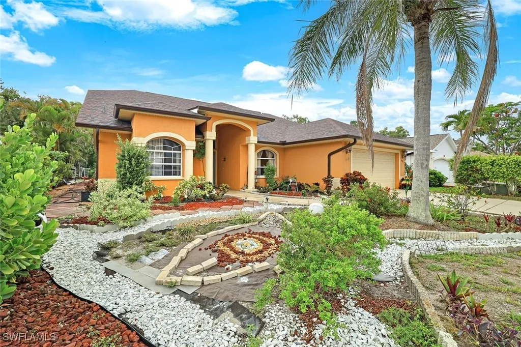 1920 Piccadilly Circus Naples FL 34112