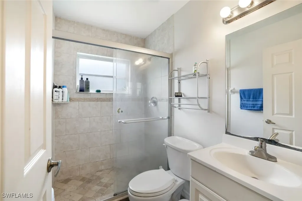 1920 Piccadilly Circus Naples FL 34112