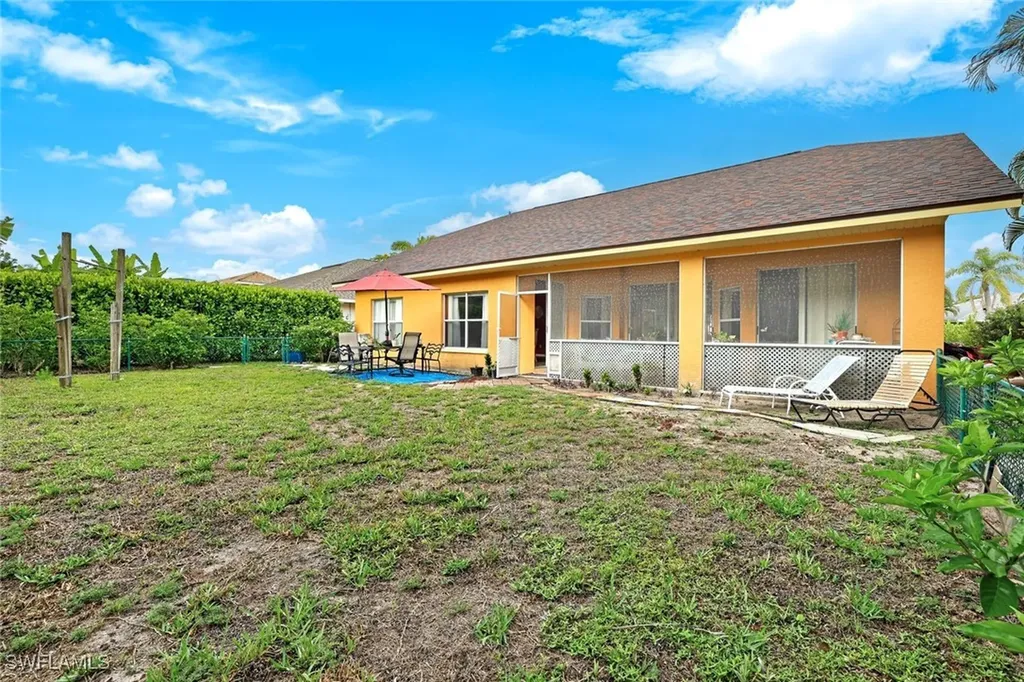 1920 Piccadilly Circus Naples FL 34112