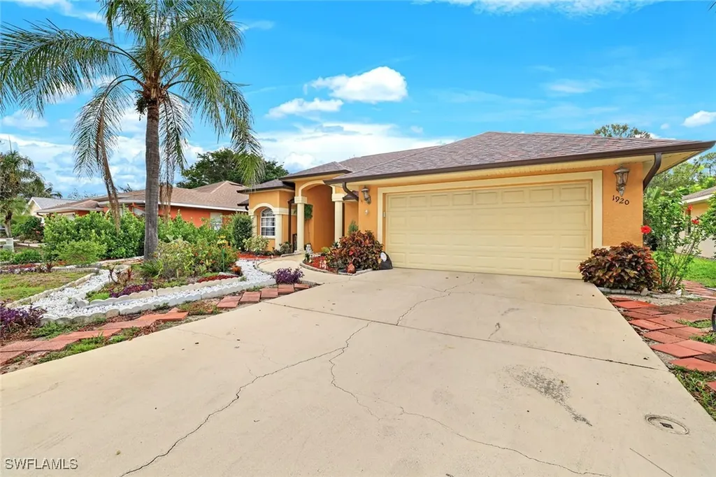 1920 Piccadilly Circus Naples FL 34112