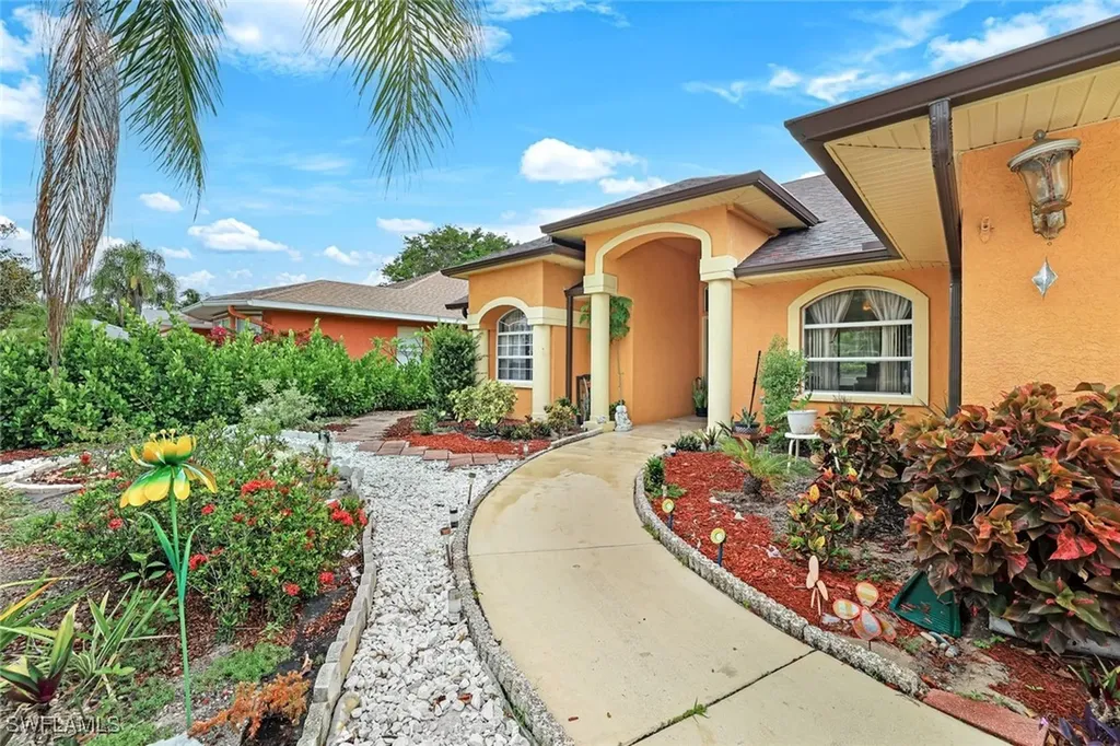 1920 Piccadilly Circus Naples FL 34112
