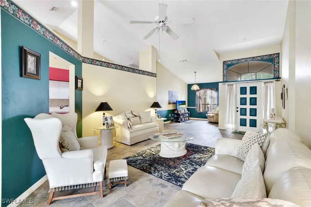 1920 Piccadilly Circus Naples FL 34112