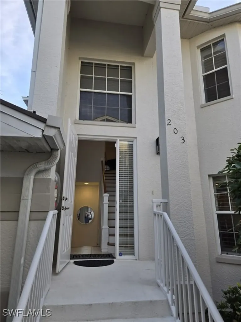 5095 Yacht Harbor Drive Naples FL 34112