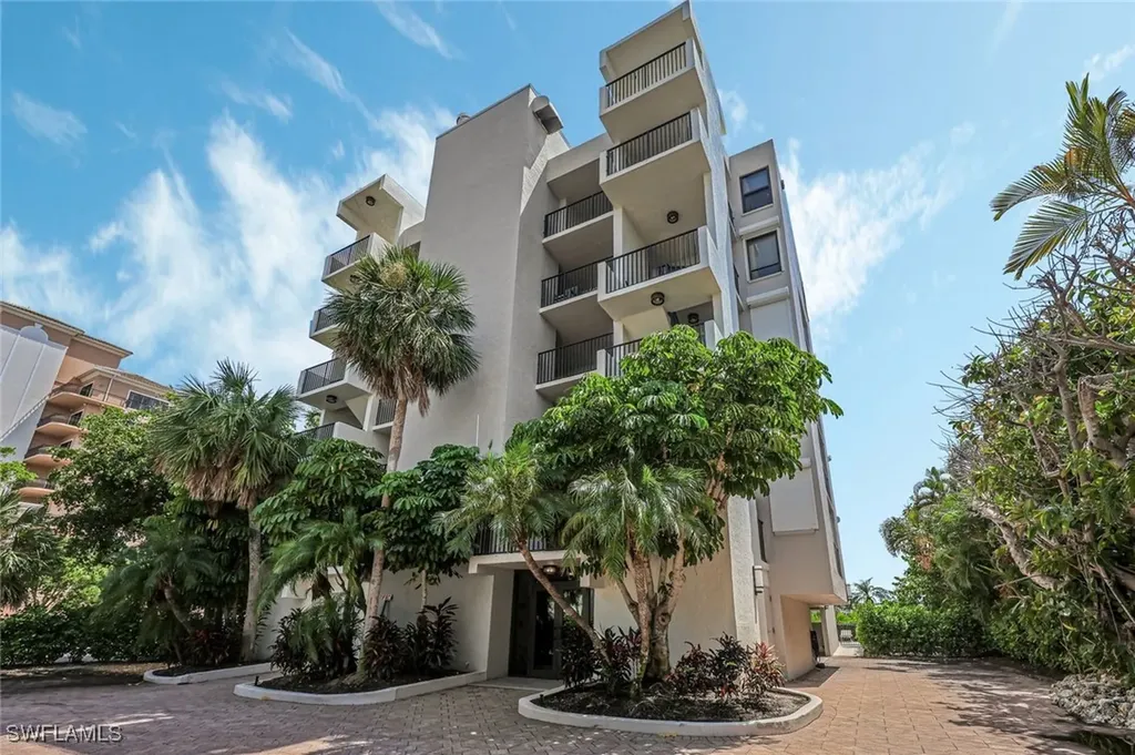 10562 Gulf Shore Drive Naples FL 34108