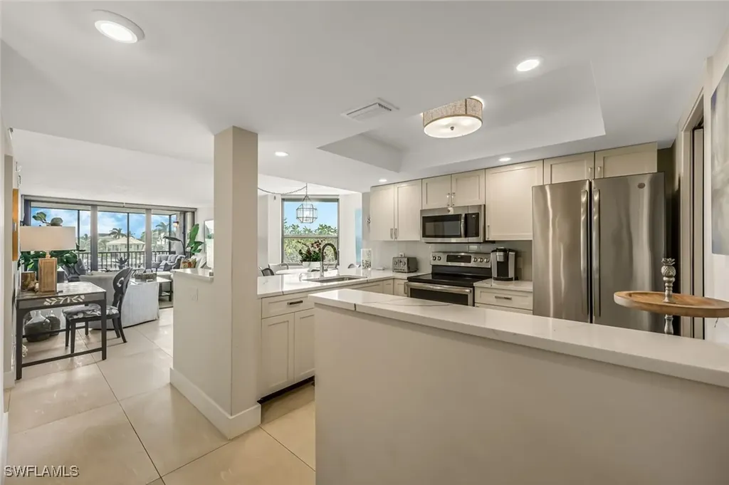 10562 Gulf Shore Drive Naples FL 34108