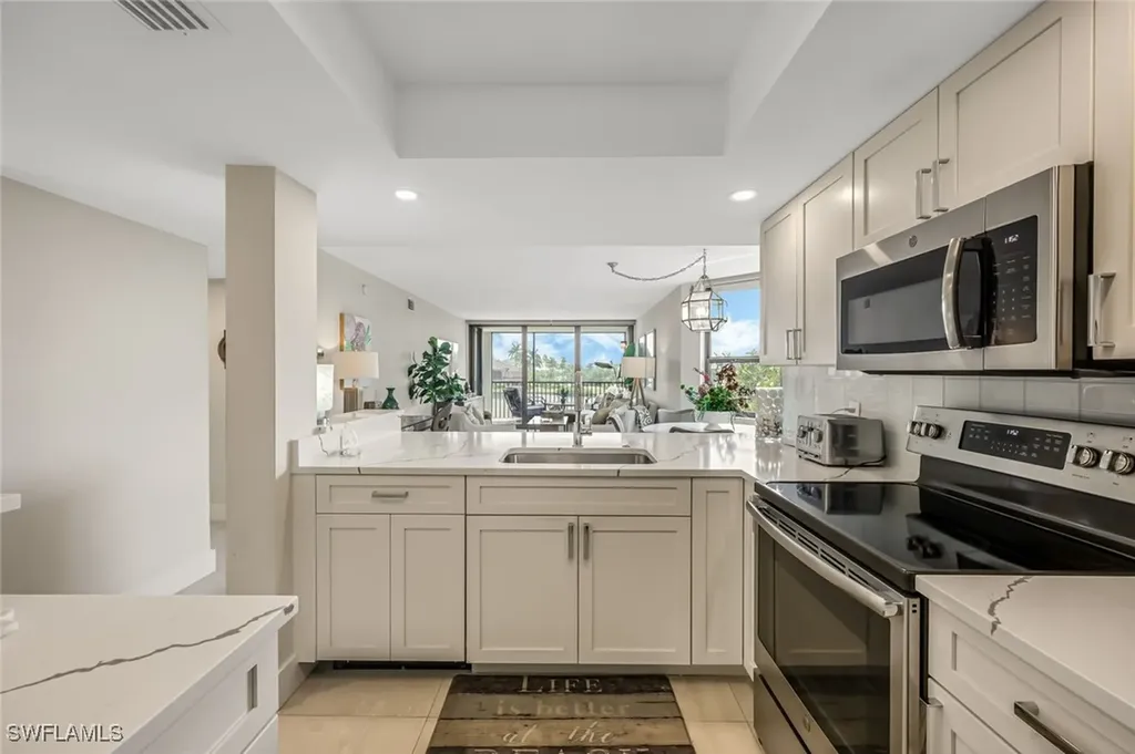 10562 Gulf Shore Drive Naples FL 34108