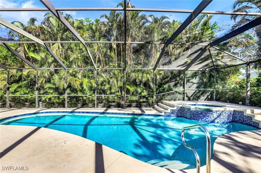 739 7th Avenue N Naples FL 34102
