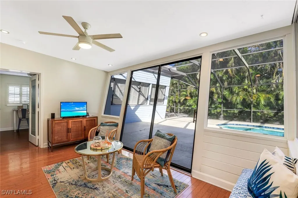 739 7th Avenue N Naples FL 34102