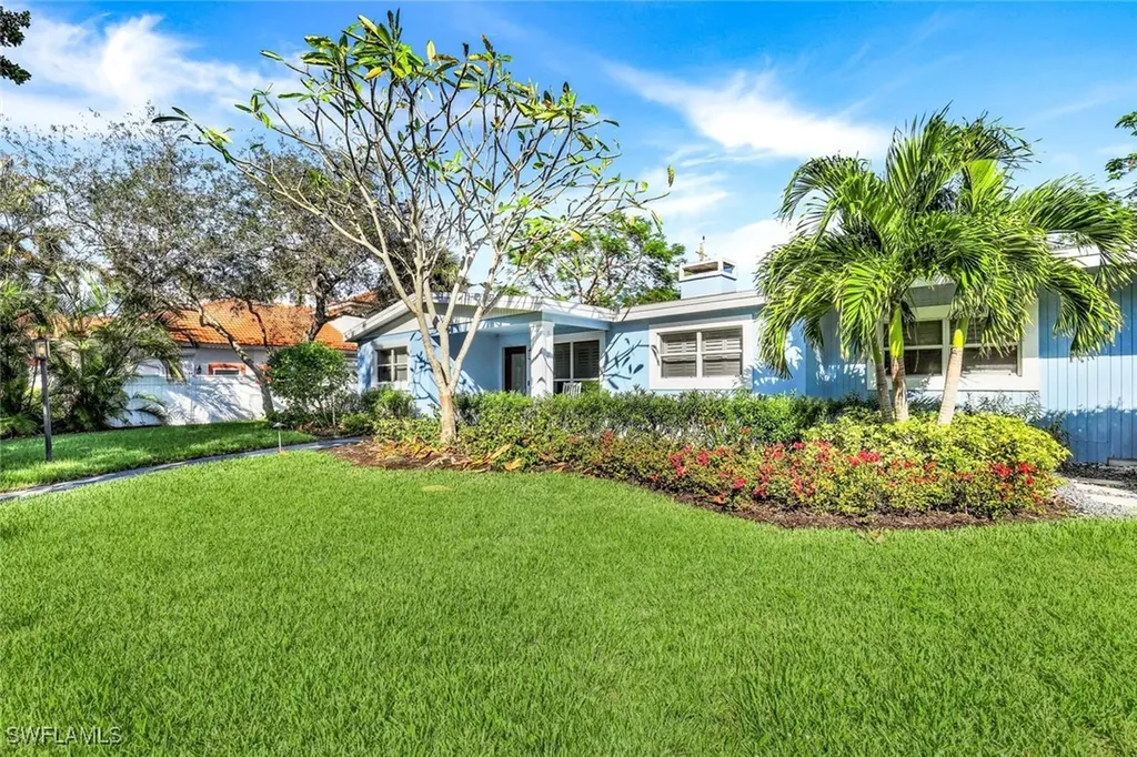739 7th Avenue N Naples FL 34102