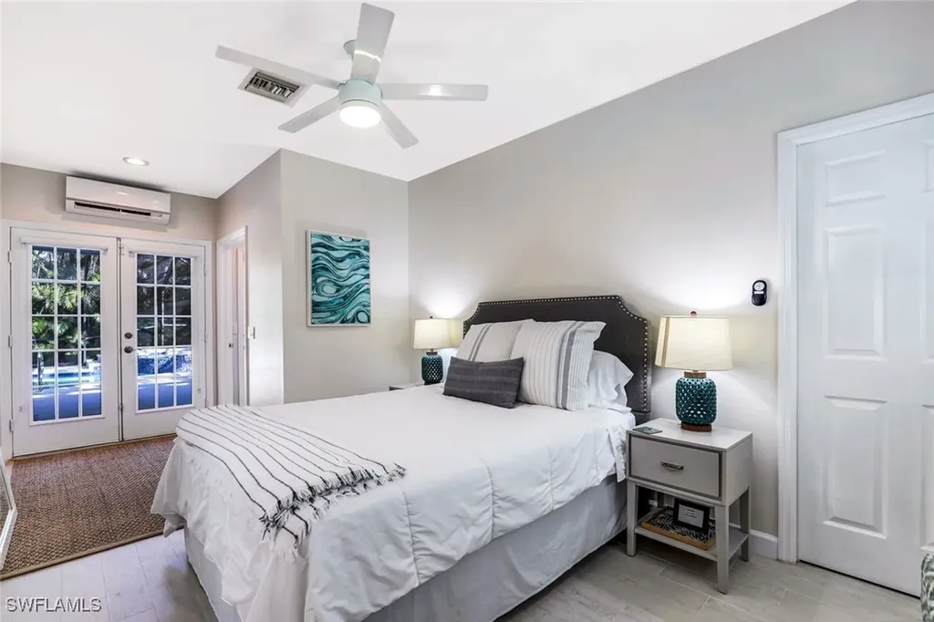 739 7th Avenue N Naples FL 34102
