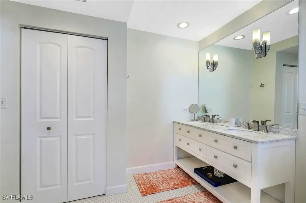 739 7th Avenue N Naples FL 34102