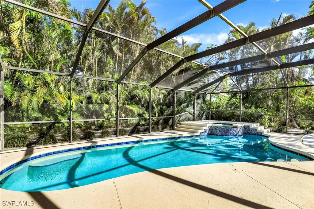 739 7th Avenue N Naples FL 34102