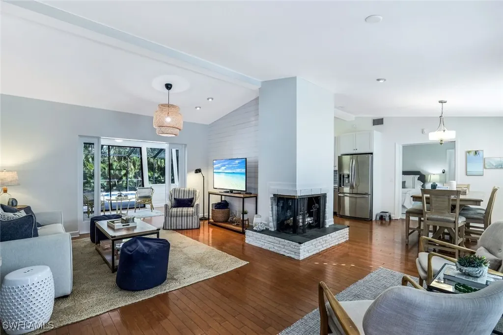 739 7th Avenue N Naples FL 34102