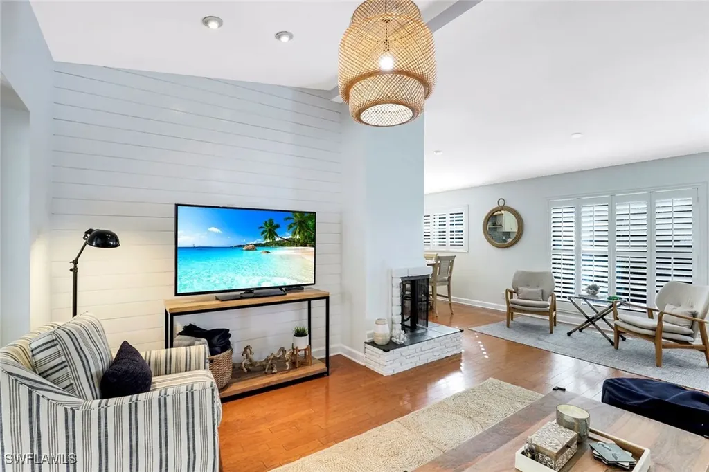739 7th Avenue N Naples FL 34102