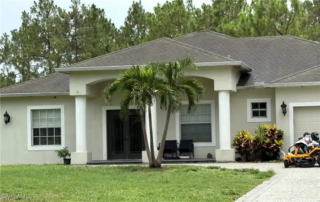 110 16th Avenue NE Naples FL 34120