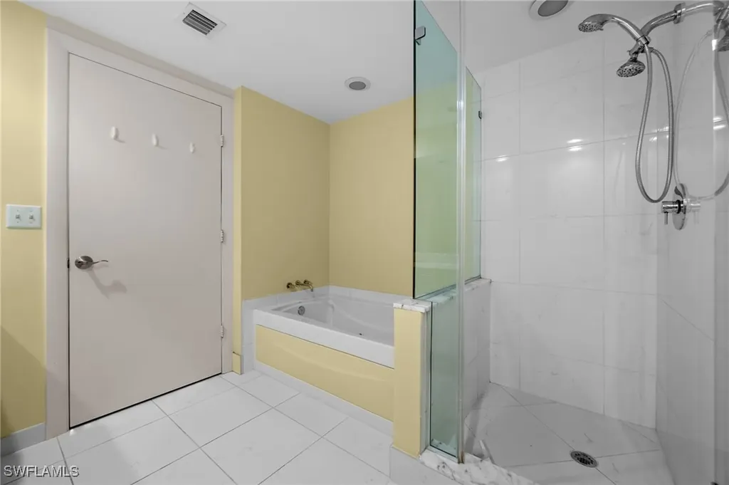 3000 Oasis Grand Boulevard Fort Myers FL 33916