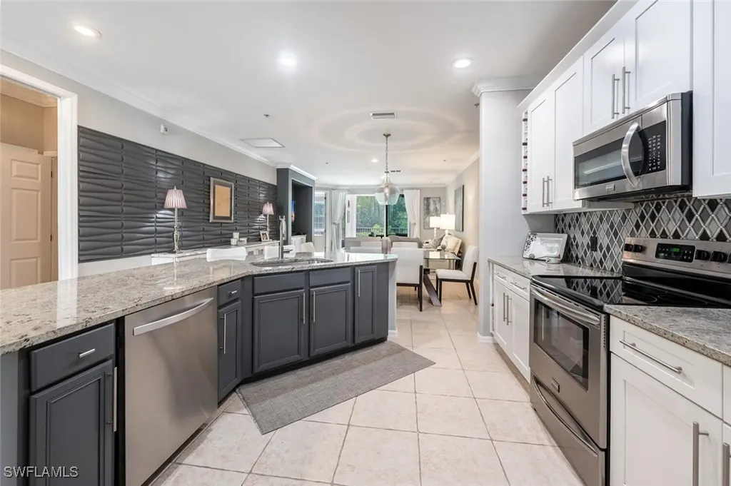 4883 Hampshire Court Naples FL 34112