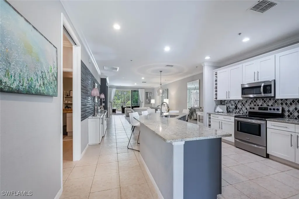 4883 Hampshire Court Naples FL 34112