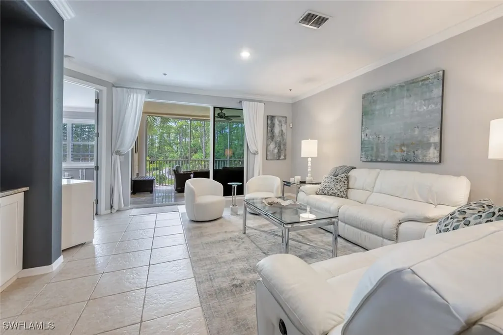 4883 Hampshire Court Naples FL 34112