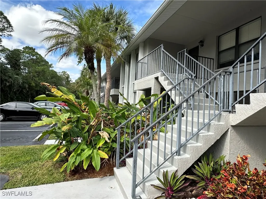 1224 Commonwealth Circle Naples FL 34116