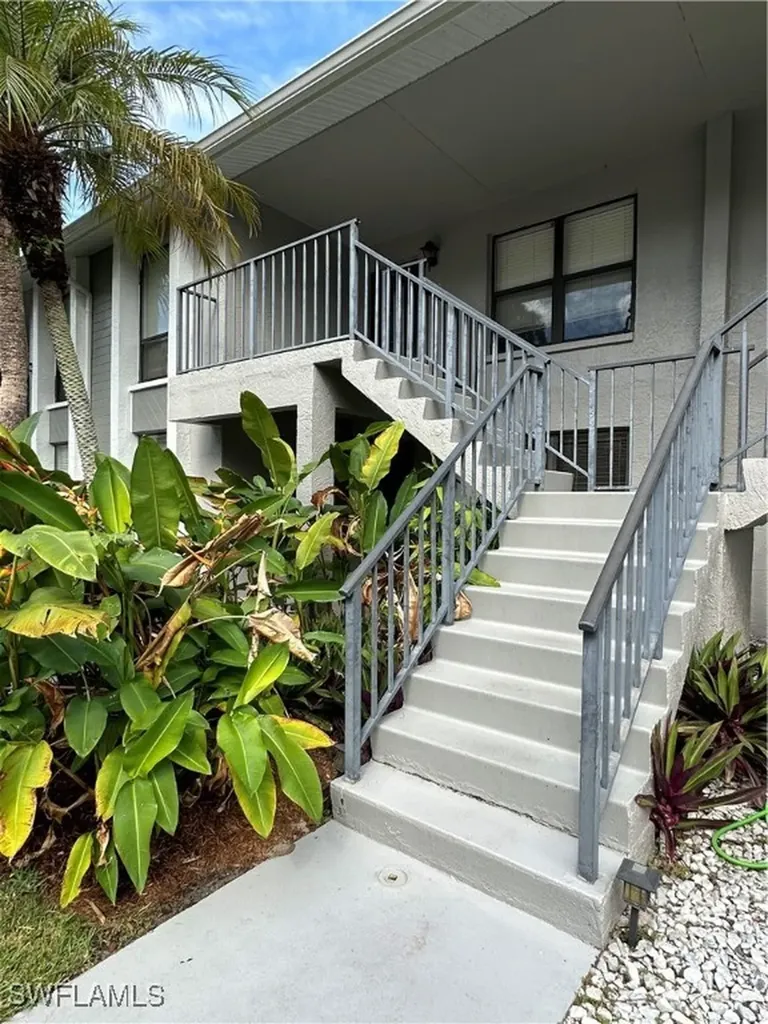 1224 Commonwealth Circle Naples FL 34116