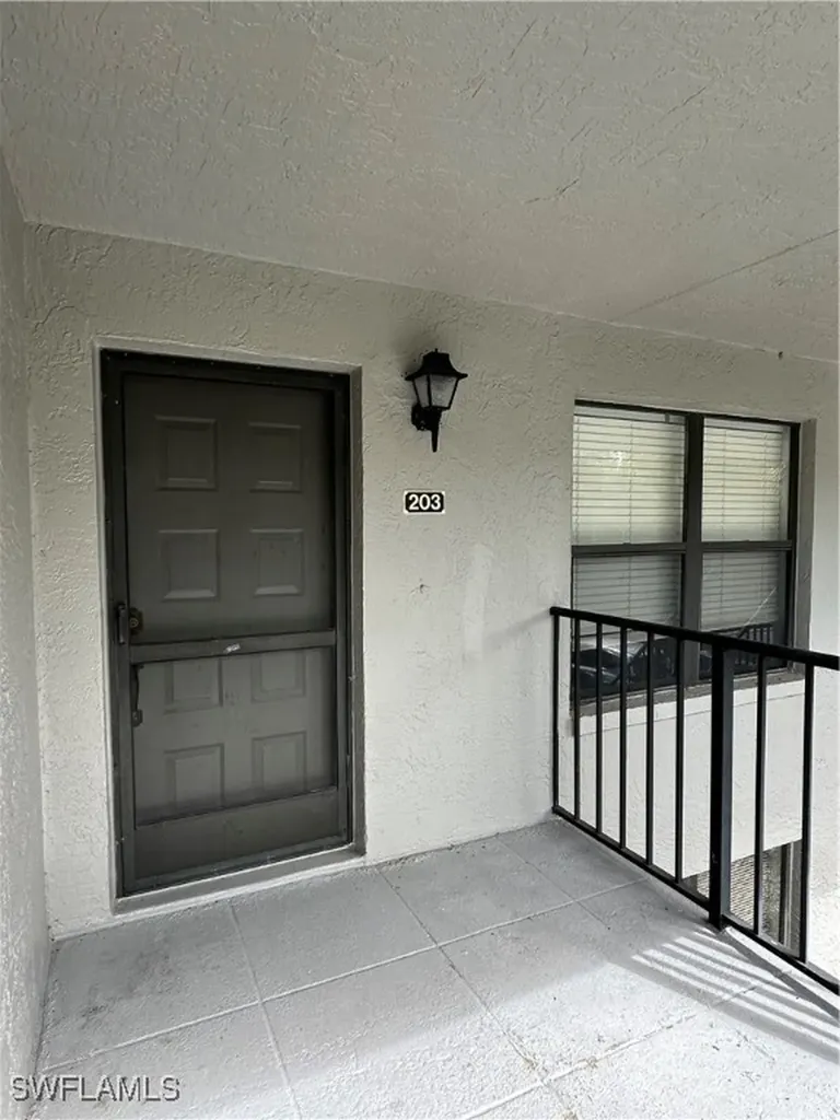 1224 Commonwealth Circle Naples FL 34116