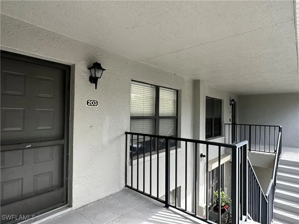 1224 Commonwealth Circle Naples FL 34116