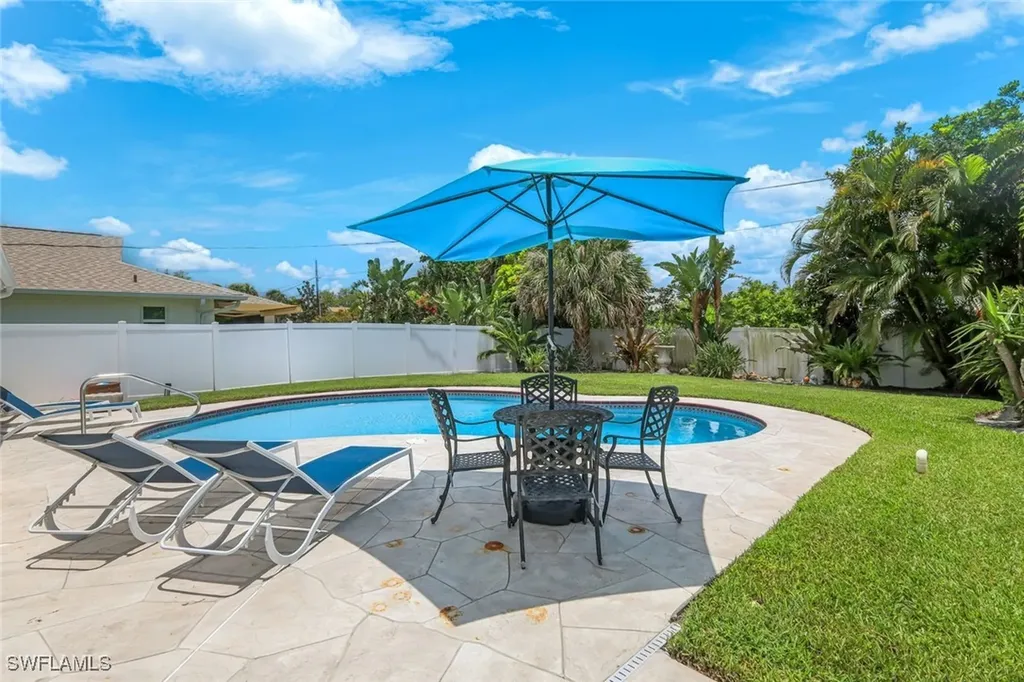 636 98th Avenue N Naples FL 34108