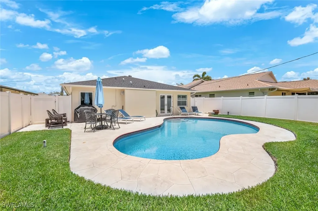 636 98th Avenue N Naples FL 34108