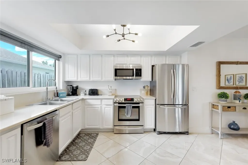 636 98th Avenue N Naples FL 34108