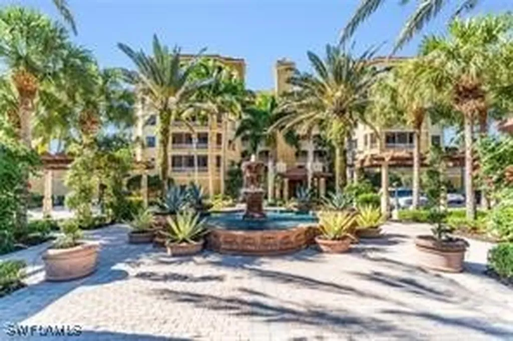 2748 Tiburon Boulevard E Naples FL 34109