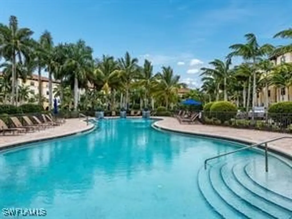 2748 Tiburon Boulevard E Naples FL 34109