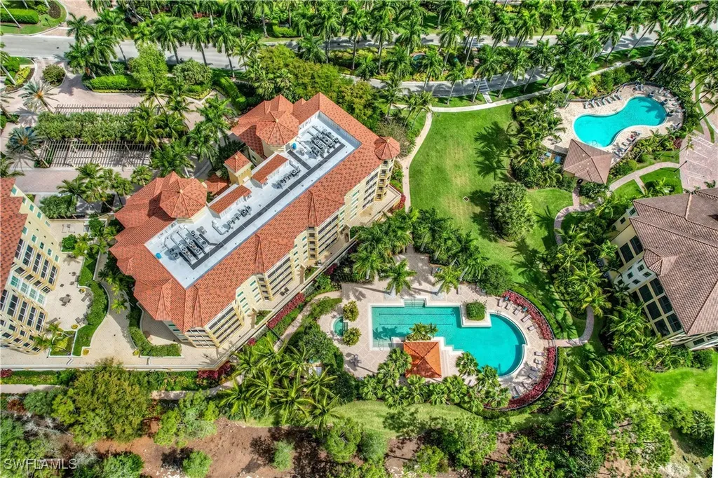 2748 Tiburon Boulevard E Naples FL 34109