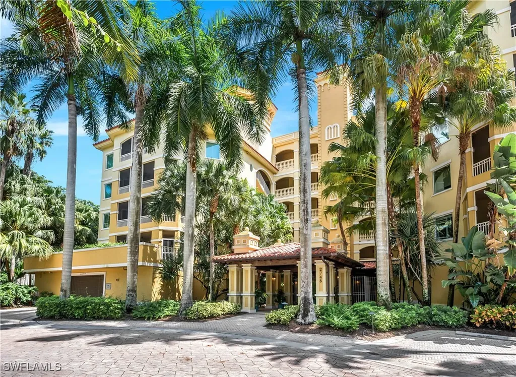 2748 Tiburon Boulevard E Naples FL 34109