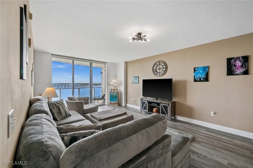 3000 Oasis Grand Boulevard Fort Myers FL 33916