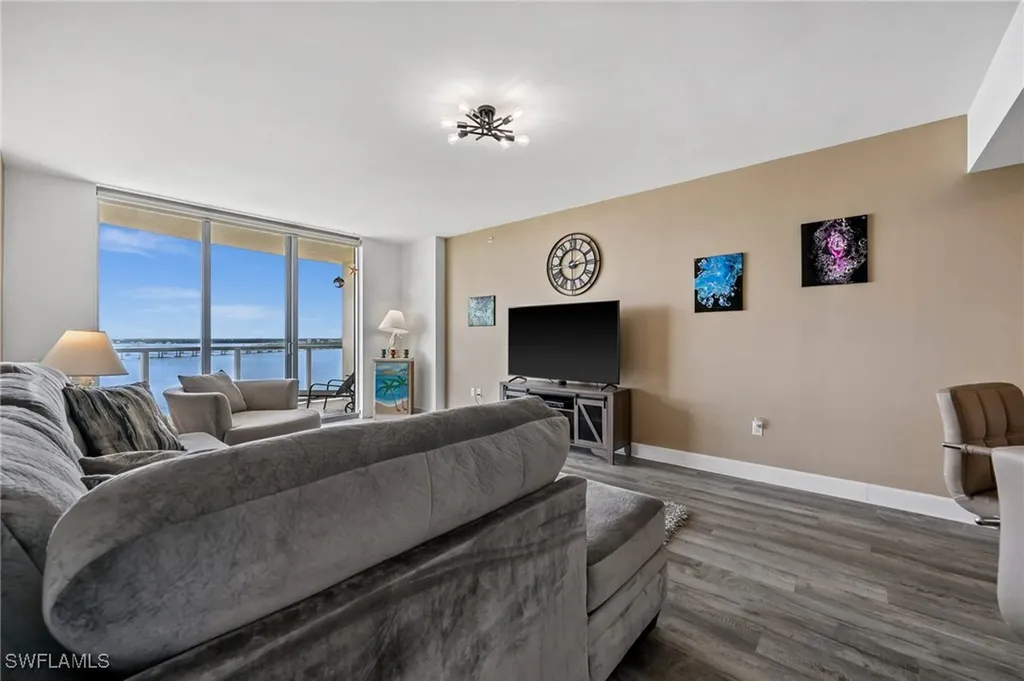3000 Oasis Grand Boulevard Fort Myers FL 33916