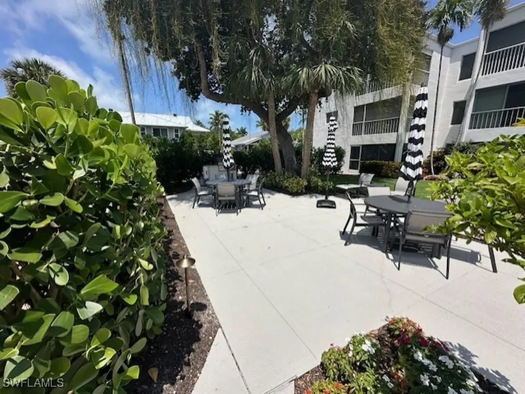 250 7th Avenue S Naples FL 34102