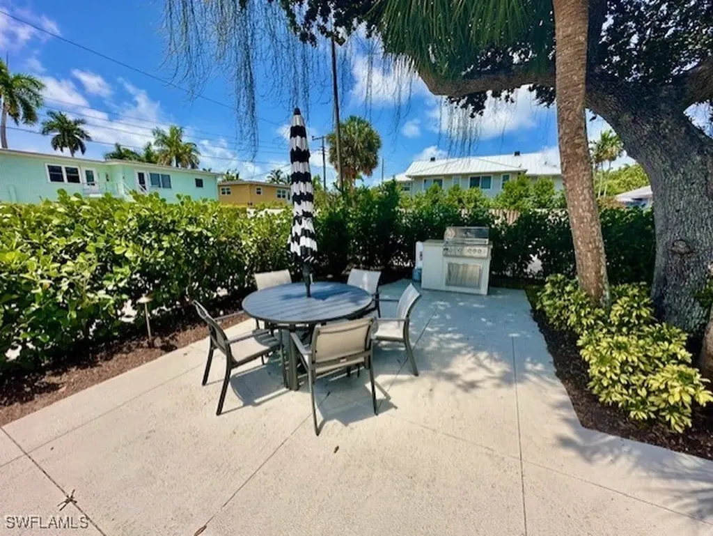 250 7th Avenue S Naples FL 34102