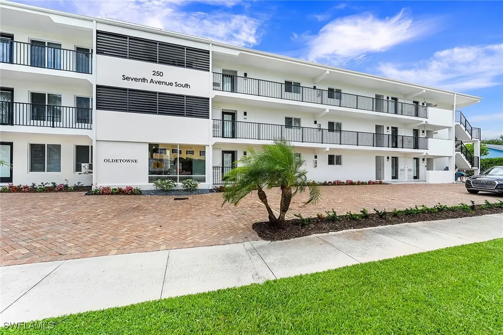 250 7th Avenue S Naples FL 34102
