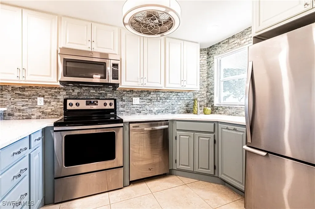 Naples FL, 1 High Point Circle W, Unit 102