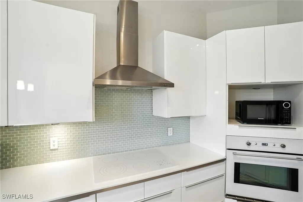 1000 L Ambiance Circle Naples FL 34108