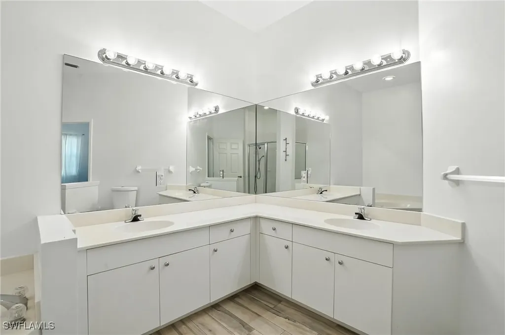 1000 L Ambiance Circle Naples FL 34108