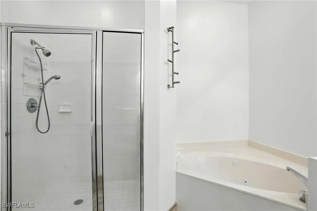 1000 L Ambiance Circle Naples FL 34108