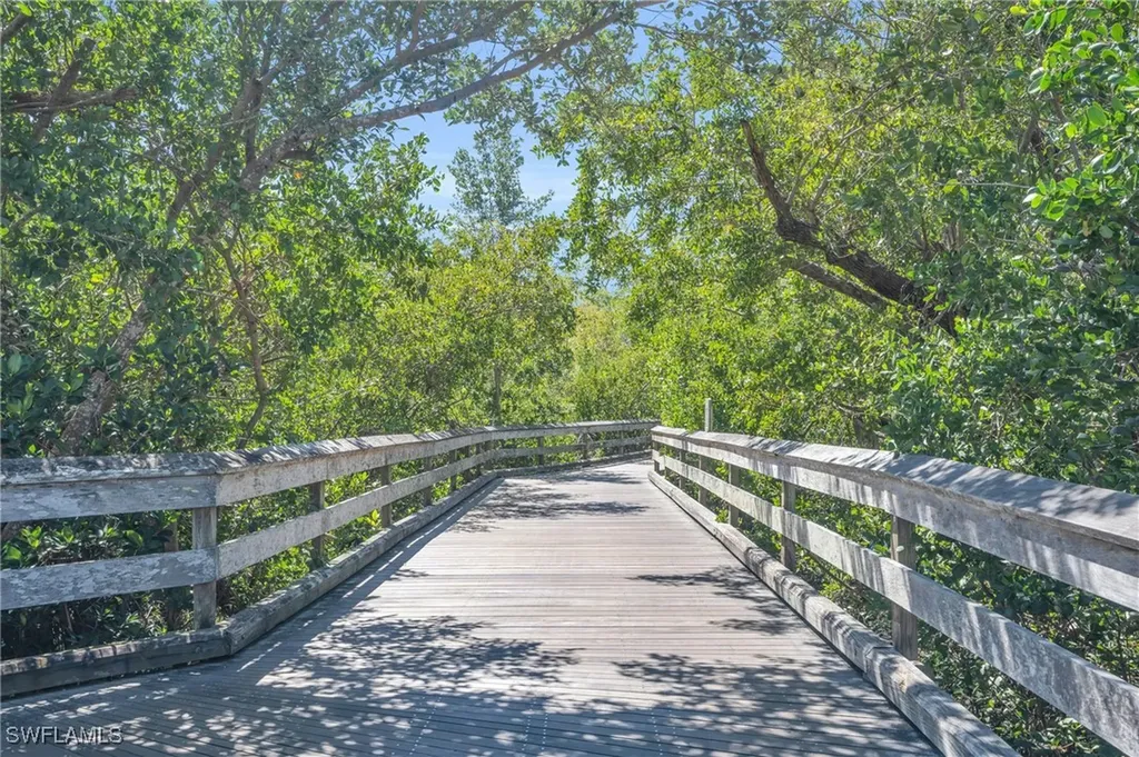 1000 L Ambiance Circle Naples FL 34108